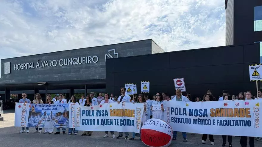 Protesta en el hospital Álvaro Cunqueiro del colectivo médico