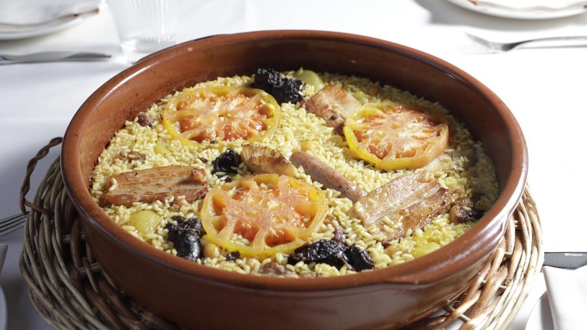 Arroz al horno con costilla, patatas y morcilla de Adrián Marín (restaurante Mextizo).