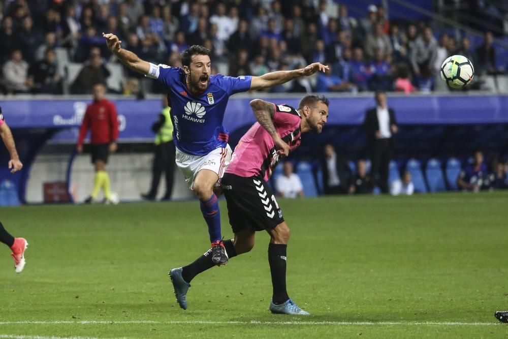 El partido entre el Real Oviedo y el Tenerife, en imágenes