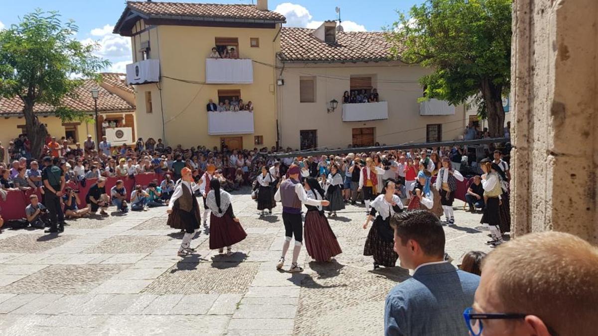 Acto del Retaule por las calles de Morella con la Dansa dels Torneros Acto del Retaule por las calles de Morella con la Dansa dels Torneros