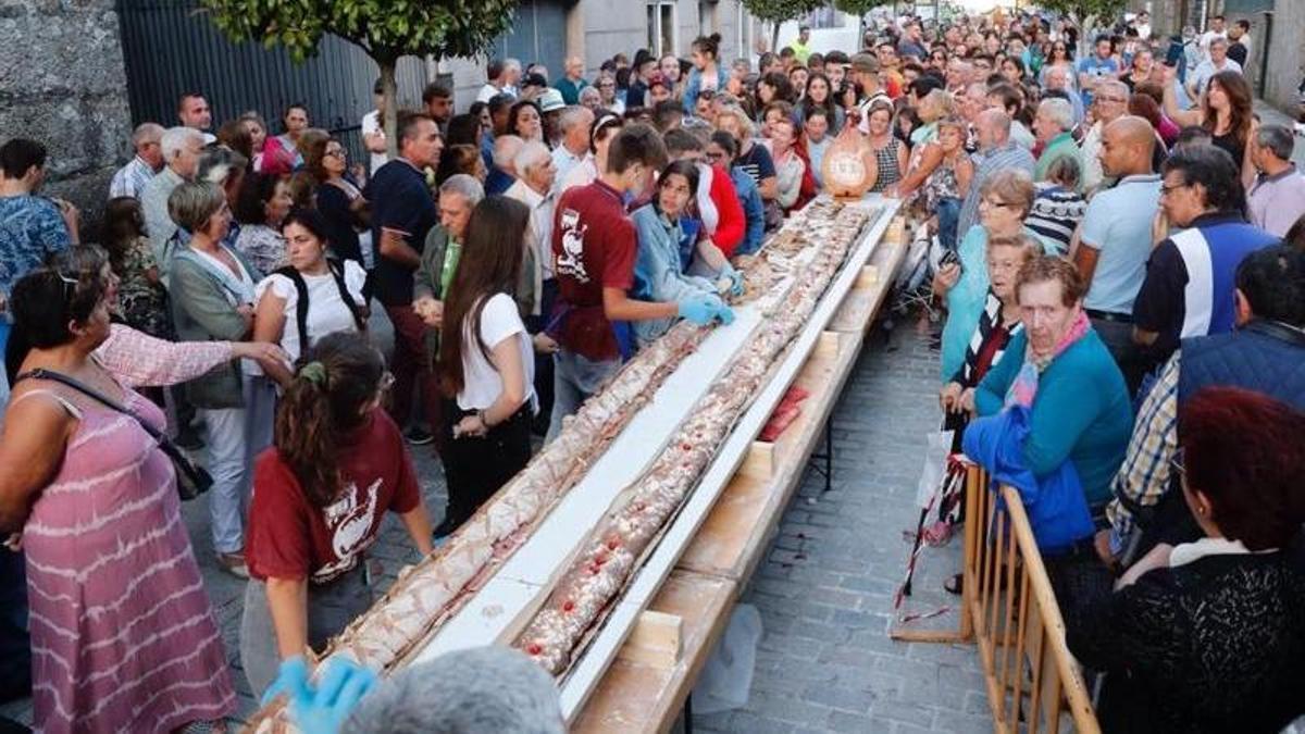 El bocadillo gigante de A Caniza en una edición pasada.