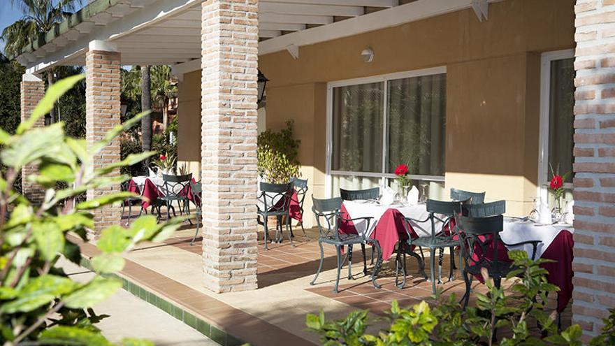 Terraza y salón de la residencia para ancianos SARquavitae Azalea de San Pedro.