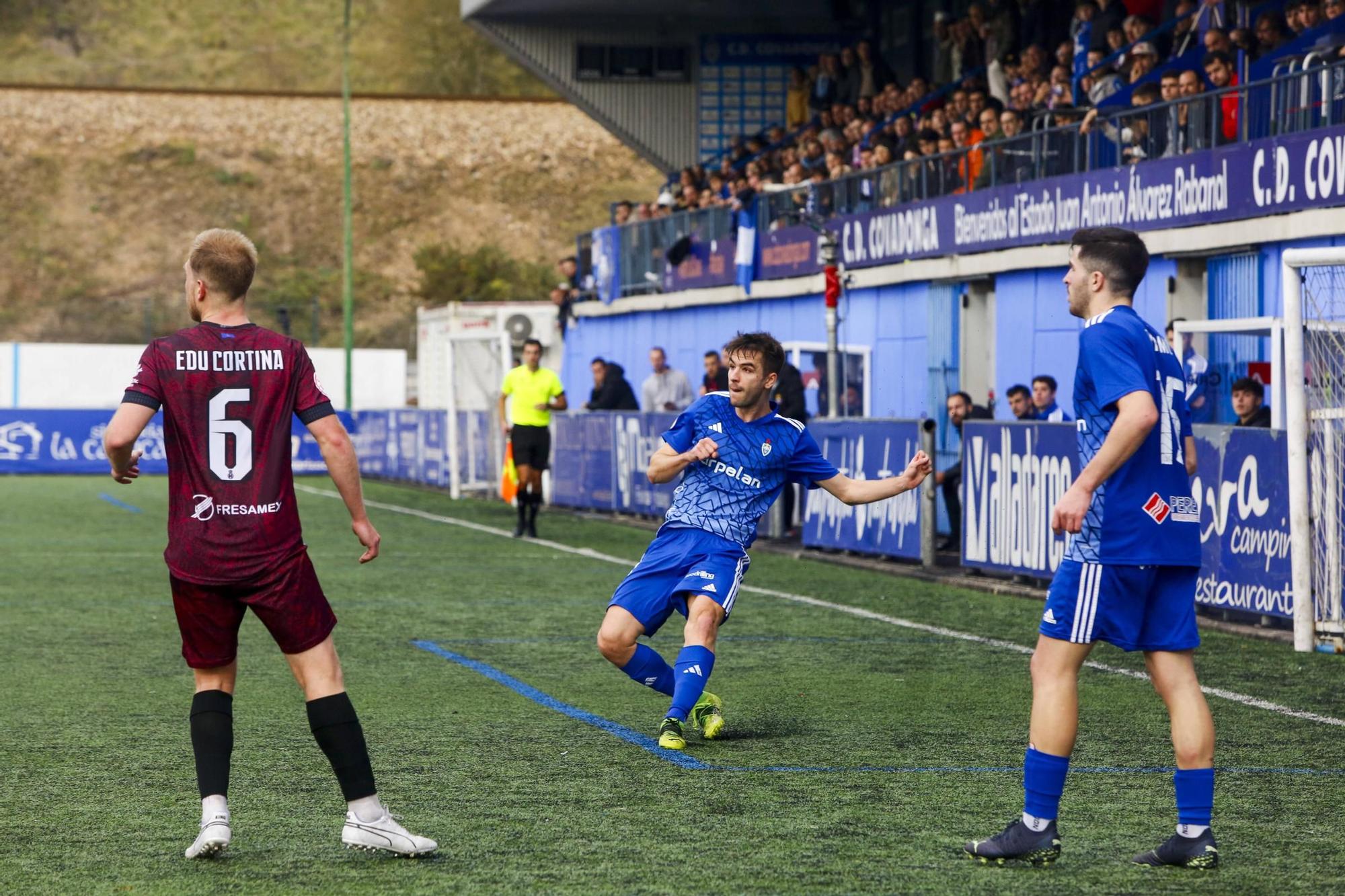 Las imágenes de la victoria del Avilés en el campo del Covadonga: segunda consecutiva de los blanquiazules