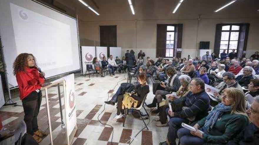 La portavoz de Guanyem Palma, Aurora Jardhi, ayer en la asamblea constituyente.