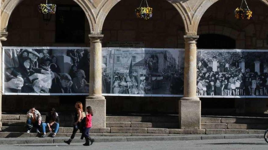 Semana Santa | La Zamora antigua vuelve a protagonizar las estampas de Pasión de la Plaza Mayor