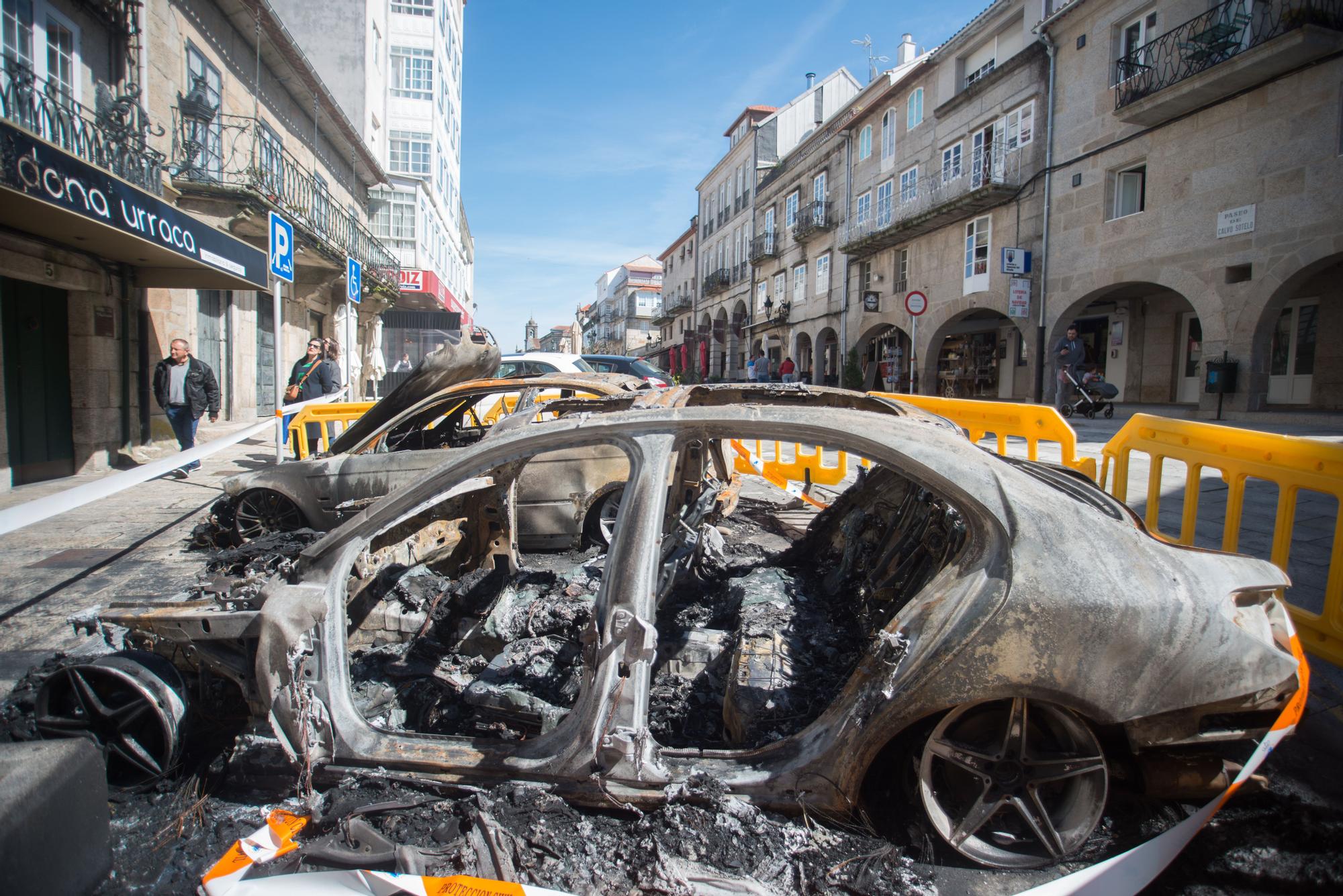 Calcinan una veintena de coches en Tui durante la madrugada.