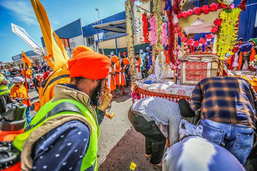 La comunidad Sikh celebra en Torrevieja su desfile