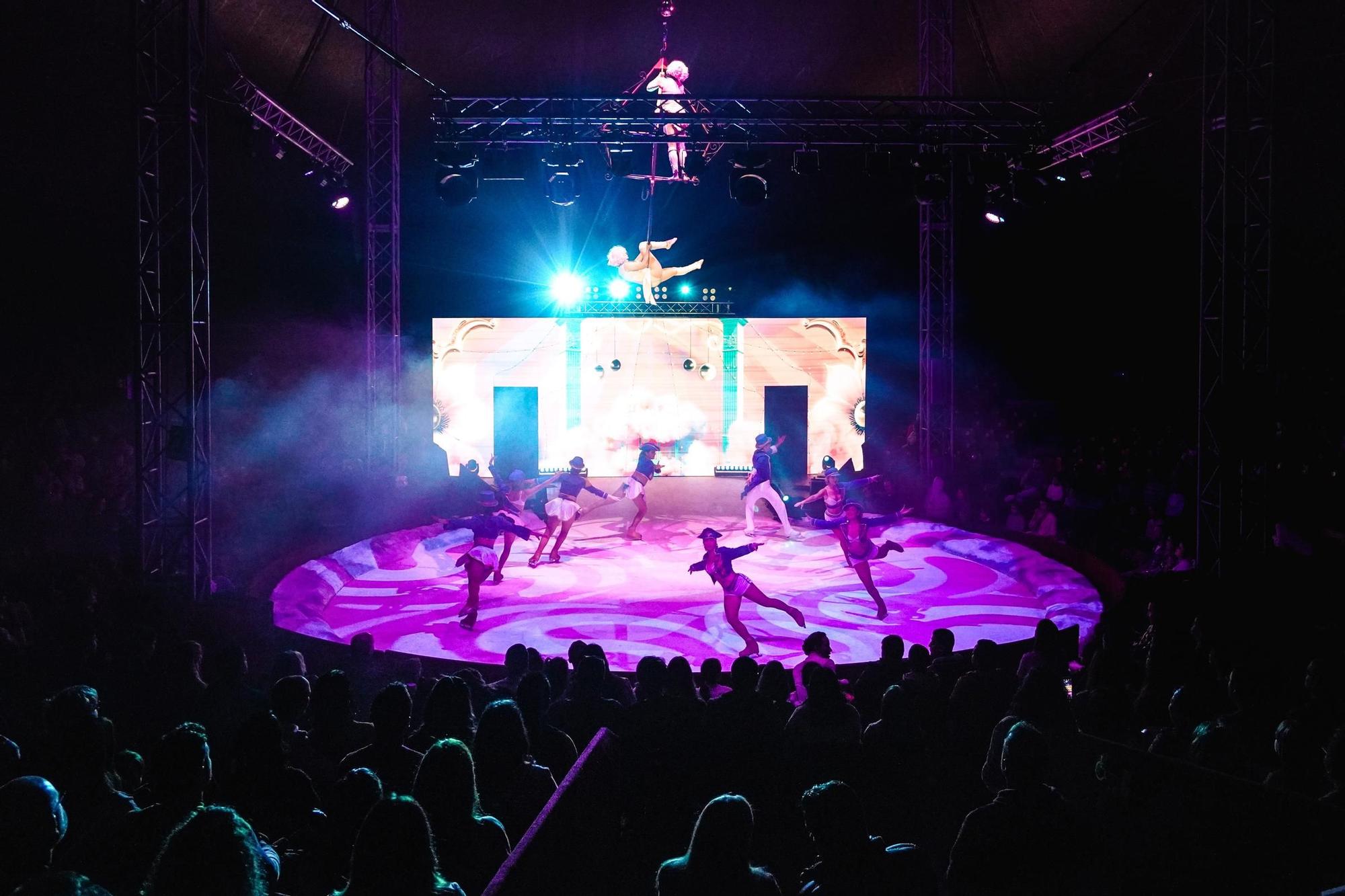 Así es el nuevo circo que llega a Gijón: payasos, acróbatas y patinadores sobre el hielo (en imágenes)