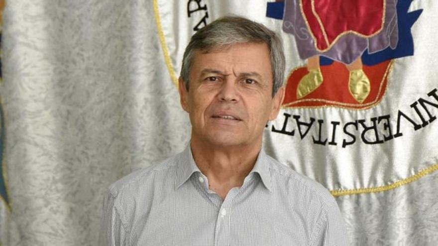 JULIO YANES, DOCTOR EN HISTORIA Y PERIODISMO Y PROFESOR DE LA ULL.