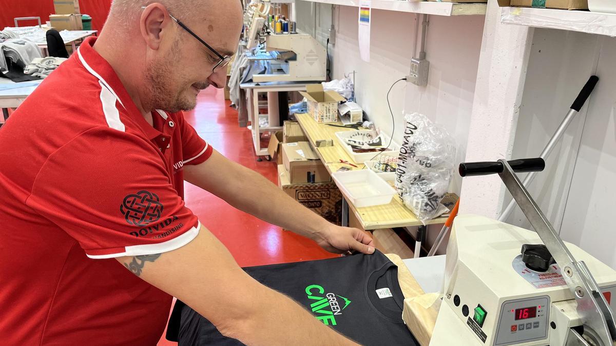 En Fundación Térvalis personalizan tu ropa y hacen todo tipo de 'merchandising'.