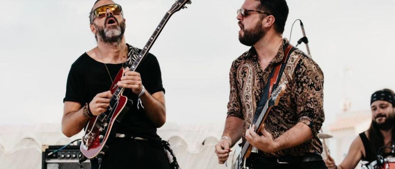 Álvaro Navarro y Guille Podevín en el concierto de Billy Flamingos en Sonorama Ibiza.