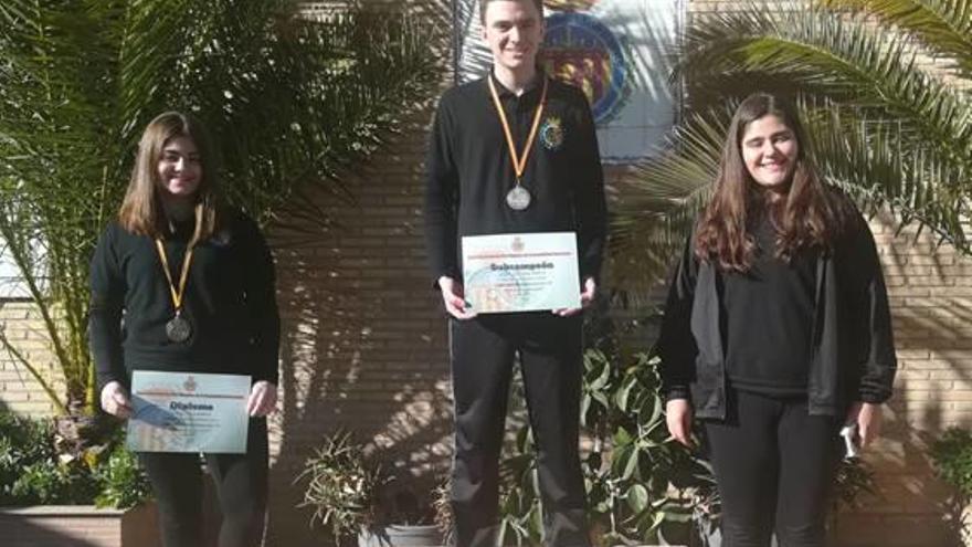 Aina París, José Luis París y Nerea Alemany en el podio.