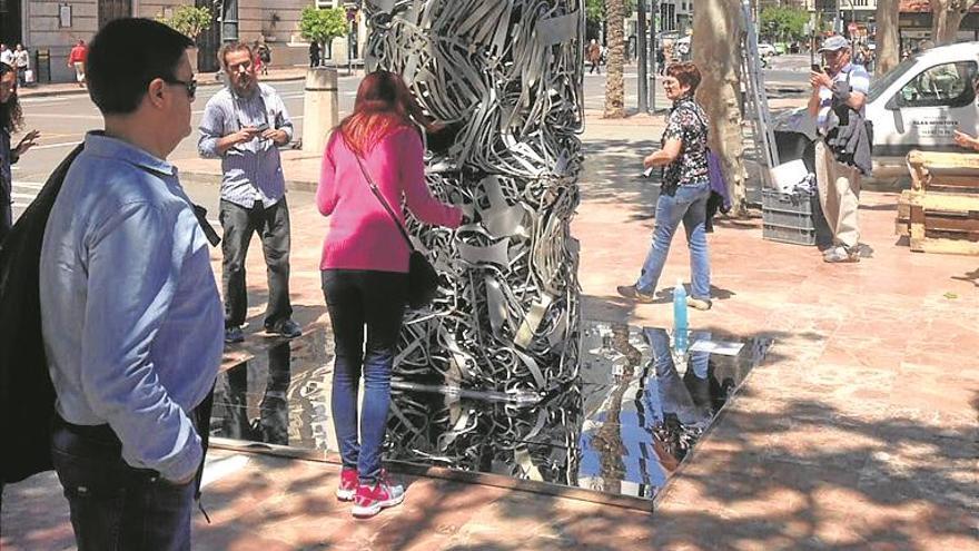 Trashformaciones expone su renovada chatarra en Valencia