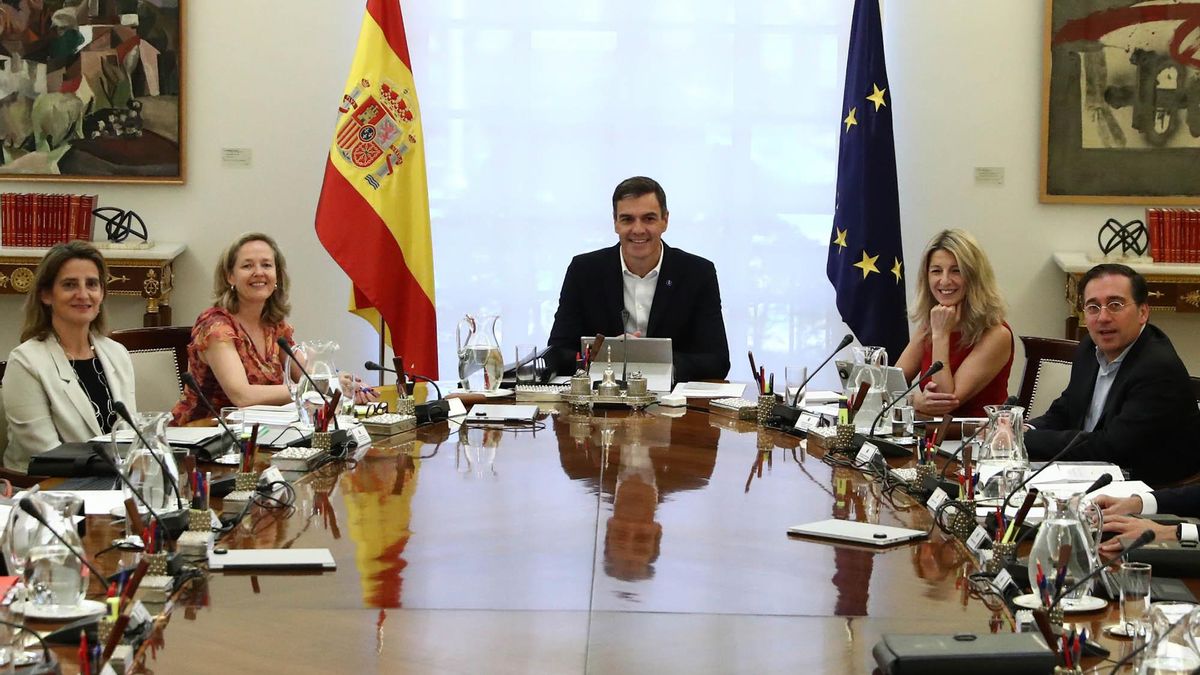 Pedro Sánchez celebra el primer Consejo de Ministros tras las generales, junto a Yolanda Díaz, Nadia Calviño o Teresa Ribera.