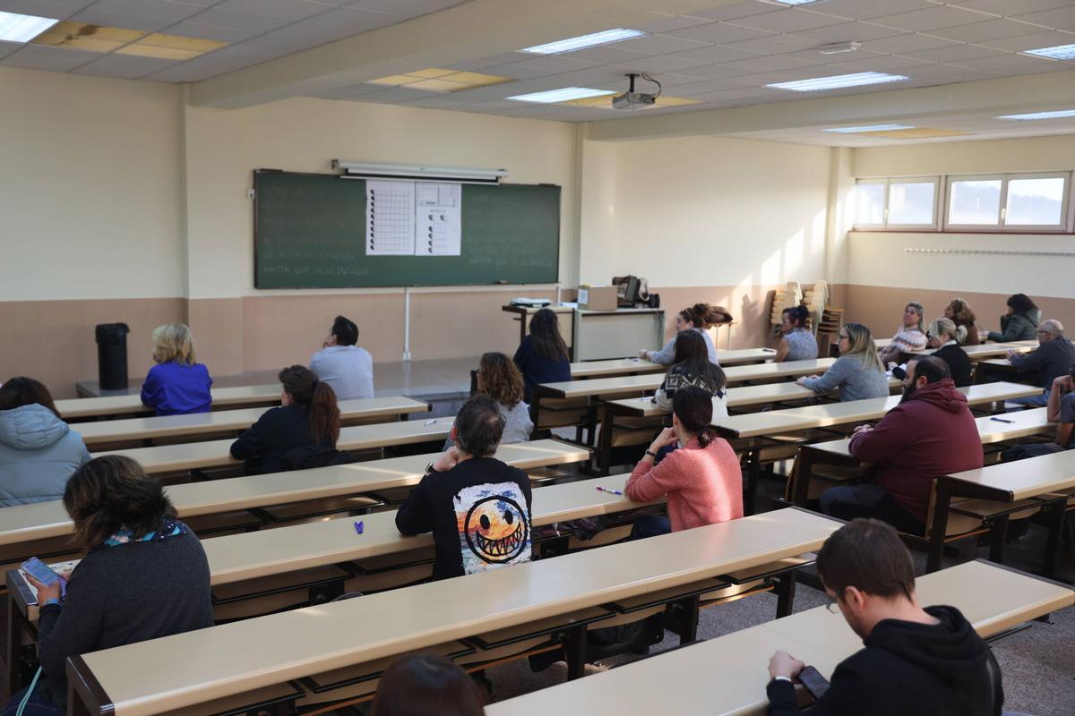 Un examen de un proceso selectivo celebrado en una facultad ovetense el pasado mes de febrero.