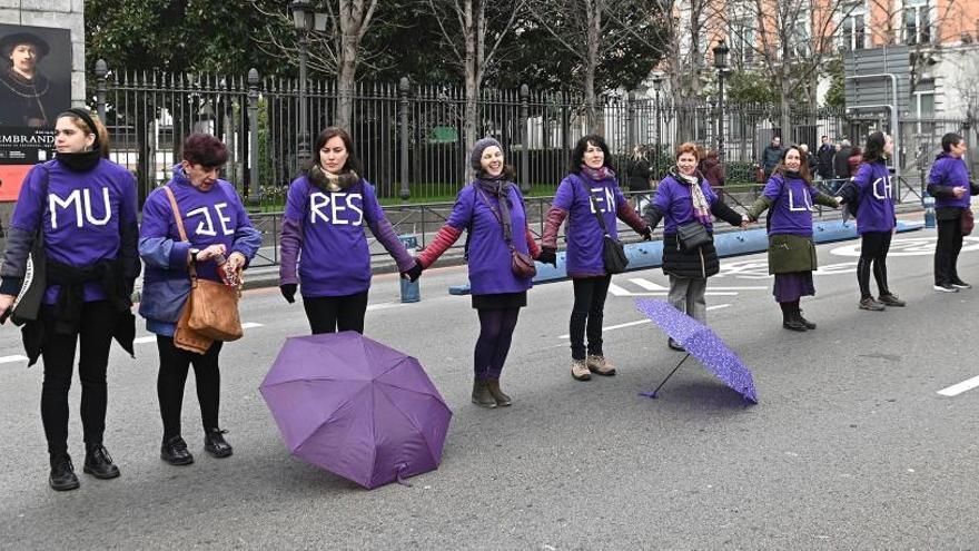 Un tramo de la cadena feminista en Madrid.