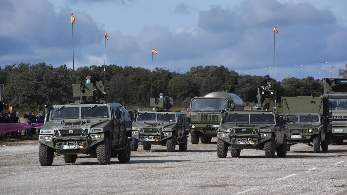 Parada militar en Cerro Muriano en honor a la patrona de la Infantería