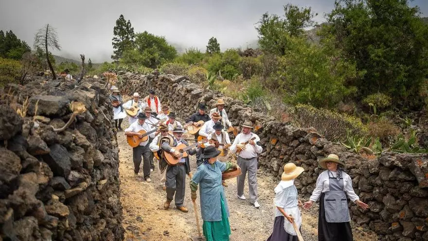 Escenificación del trueque 'Al Paso de la Cumbre'
