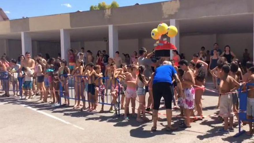 El colegio Gloria Fuertes de Alicante quema su hoguera