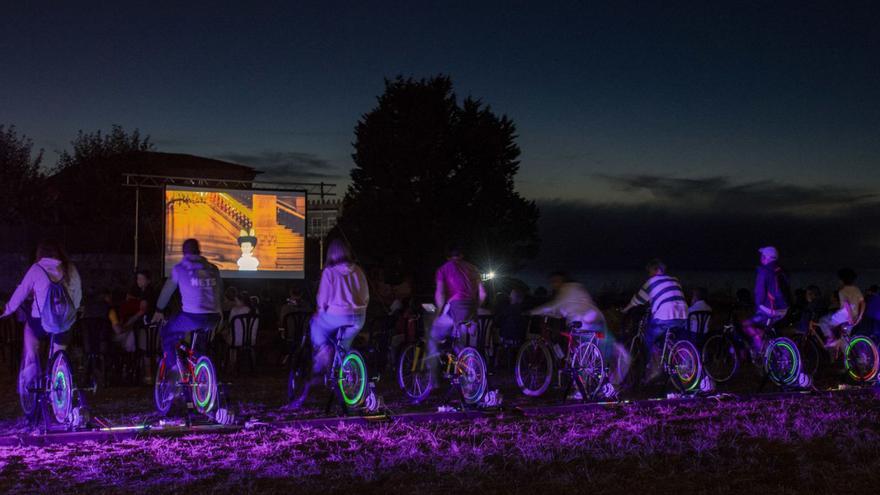 Festival de cine con pedaleo de 10 bicis hoxe no esteiro da Foz