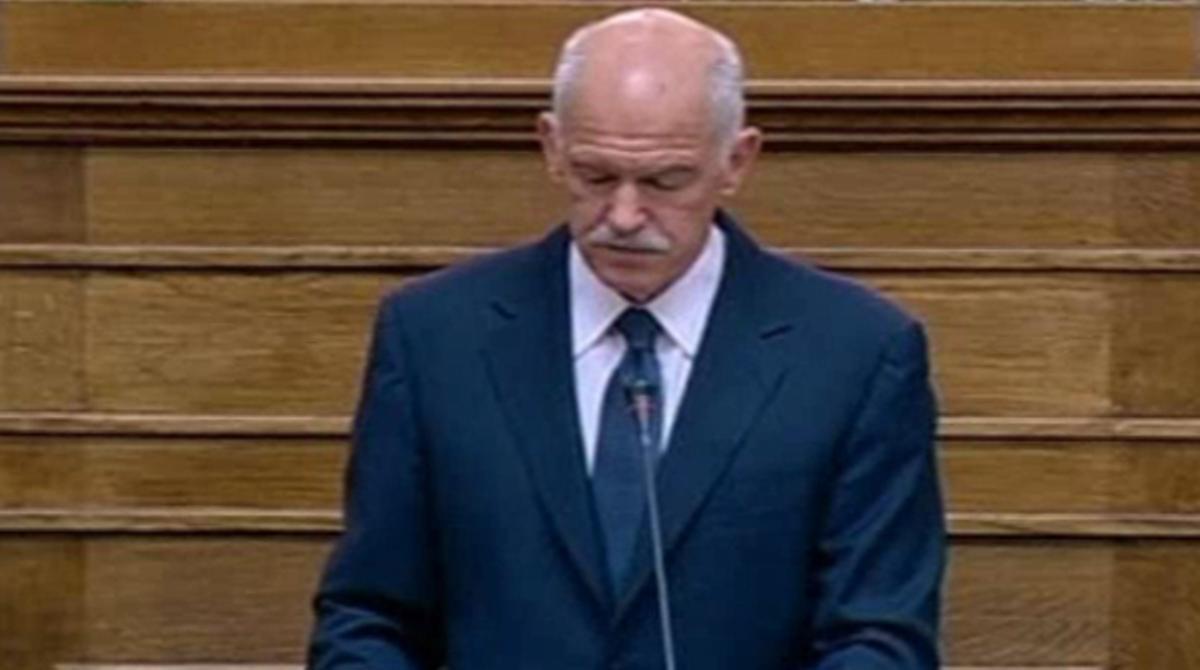 El primer ministre Geòrgios Papandreu anuncia que els grecs votaran en un referèndum si estan disposats que es condoni el deute al país a canvi de més retallades.