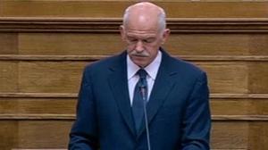 El primer ministre Geòrgios Papandreu anuncia que els grecs votaran en un referèndum si estan disposats que es condoni el deute al país a canvi de més retallades.