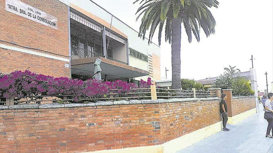 Recogen firmas para añadir un aula a un colegio de Benicarló