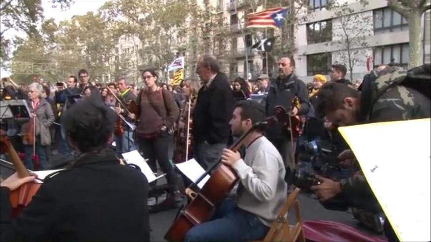 La concentració convocada pel Tsunami a Barcelona reuneix 7.000 persones segons la Guàrdia Urbana