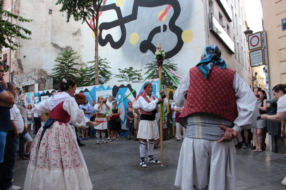 Procesión en el Barrio del Carmen y "cant de la carxofa"