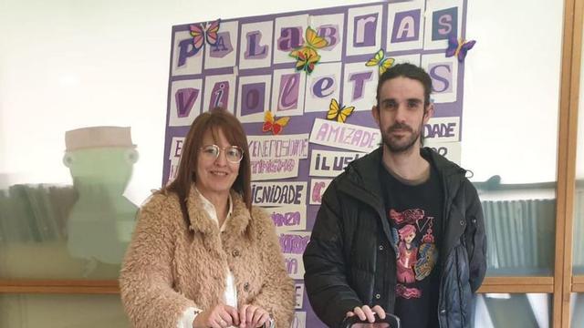 Las maletas llenas de libros en el CEIP Rivero de Lalín.