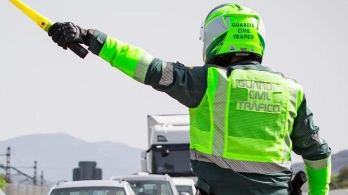 Agente de la Guardia Civil de Tráfico en una imagen de archivo.