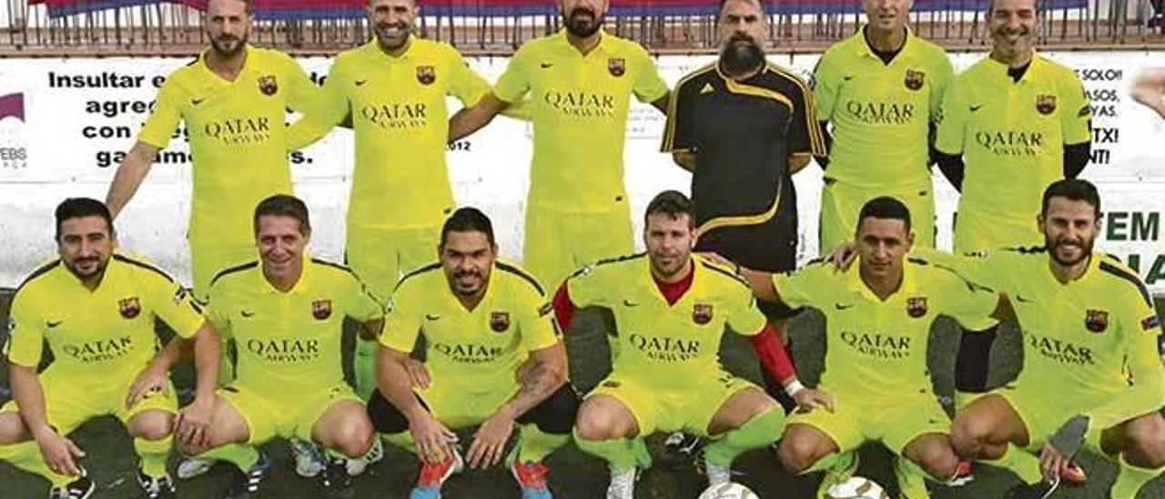 Formación de la Penya Barcelonista de Peguera, ganadora del Memorial Solà.