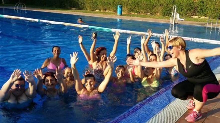 Terrateig y Atzeneta acogen esta semana las clases de aquafitness de la Vall d&#039;Albaida