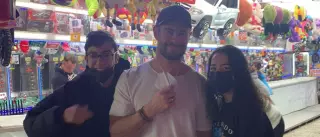 Un día en la feria de atracciones de Ibiza con Chris Hemsworth, el Thor de Marvel
