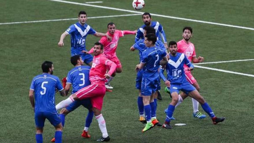 David Torres, Juli y Paco Candela, en el Badalona-Hércules de la temporada pasada.