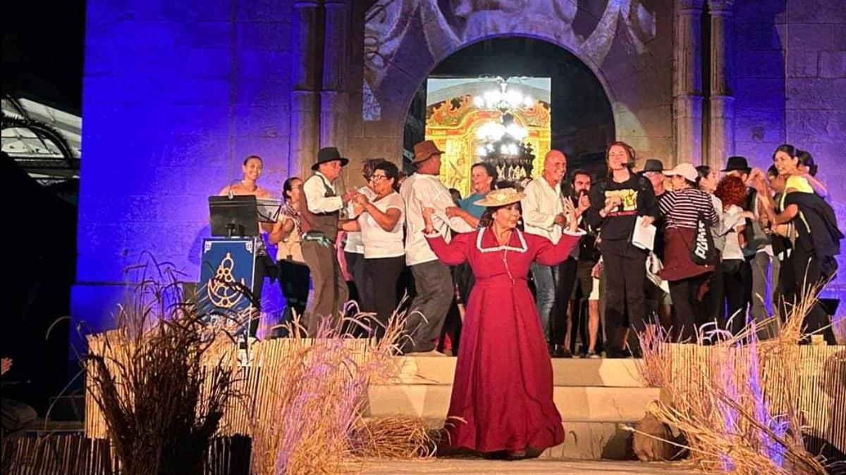 Los componentes de la Asociación Más Ruines que Caín en el pregón de las fiestas de Nuestra Señora de La Peña.