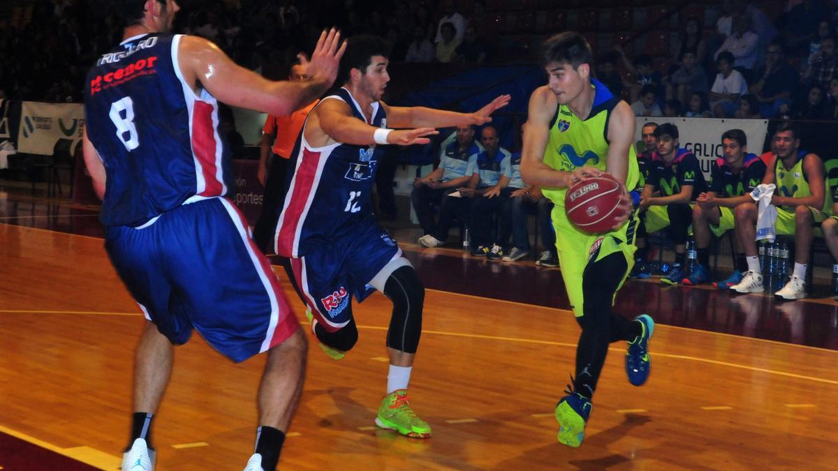 Juancho Hernangómez, jugador NBA y de la selección española, jugando el Torneo EncestaRías.