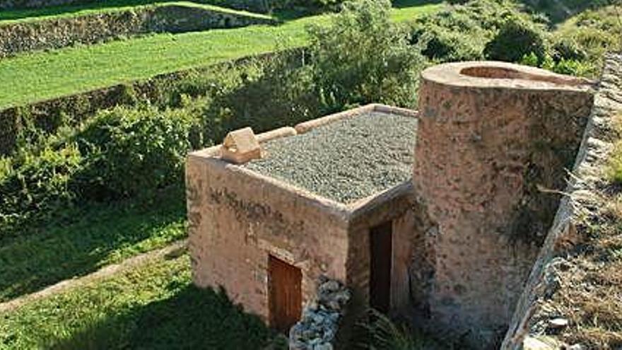 El d&#039;en Tià es el primero de la media docena de molinos harineros que llegaron a acumularse junto a la azacaya.