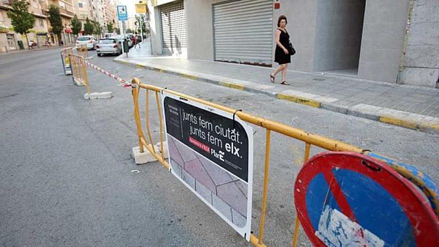 Los preparativos para las obras daban comienzo ayer en la avenida de Novelda.