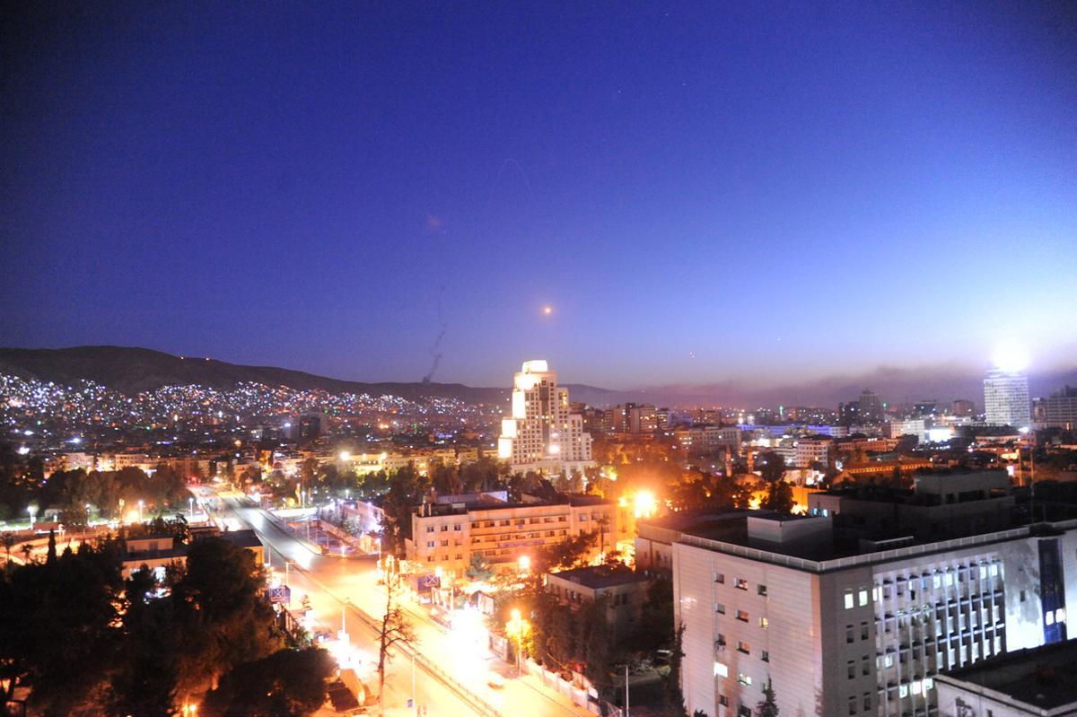 A missile is seen crossing over Damascus, Syria April 14, 2018. SANA/Handout via REUTERS    THIS IMAGE HAS BEEN SUPPLIED BY A THIRD PARTY.  REUTERS IS UNABLE TO INDEPENDENTLY VERIFY THIS IMAGE.