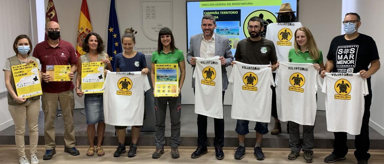 Presentación de la campaña ‘Territorio Tortuga 2022’ junto a la red de voluntarios. | CARM