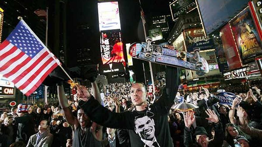 Los seguidores neoyorquinos de Obama celebran su victoria en Times Square.