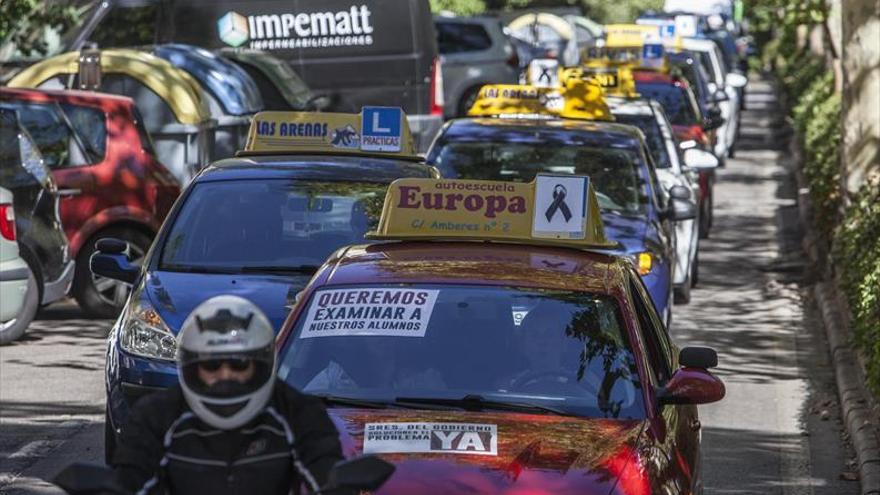 Las autoescuelas denuncian que 160 alumnos no podrán examinarse mañana en Cáceres