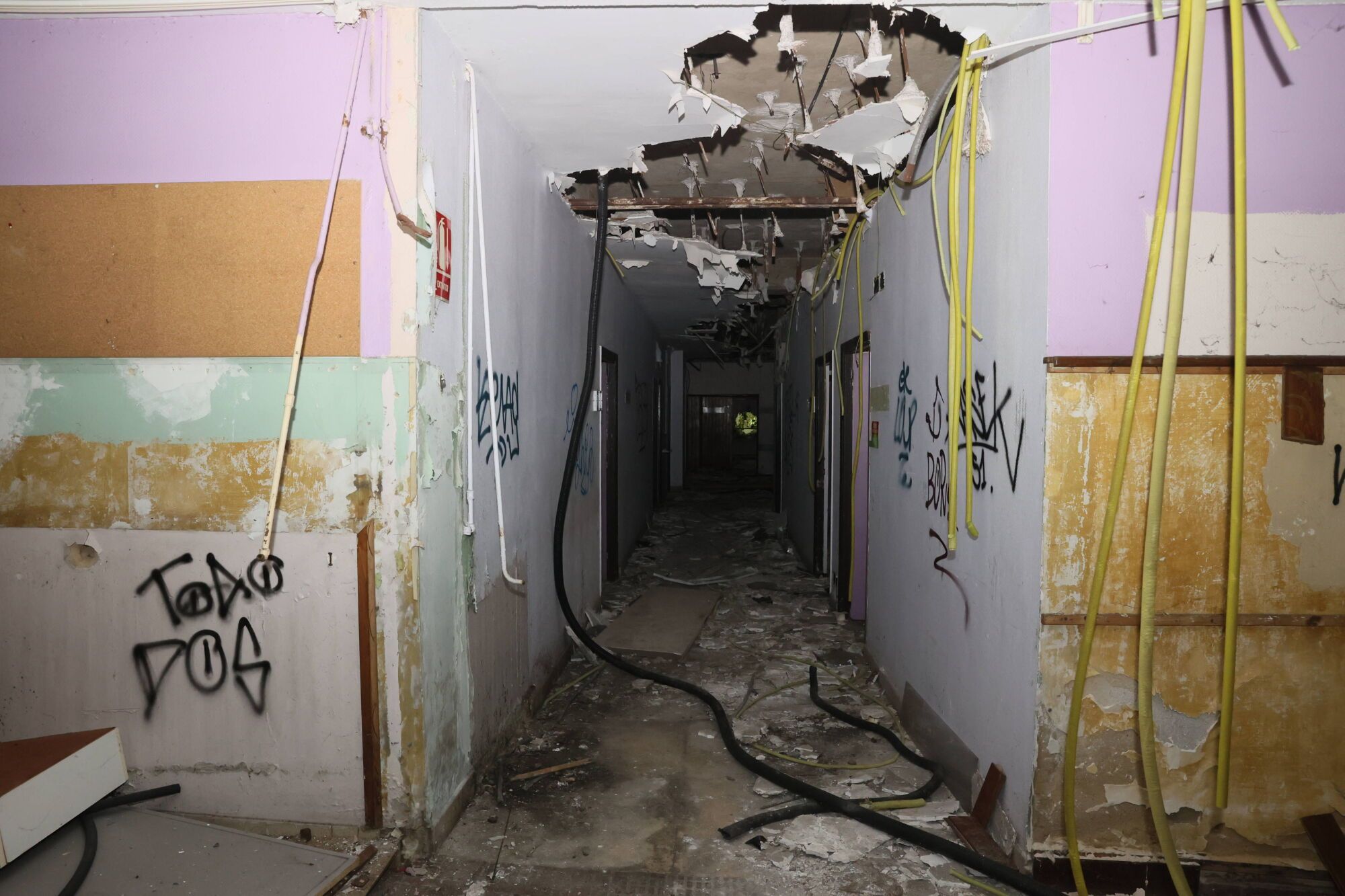 Viejo HUCA. Recorrido por cómo está el viejo hospital.