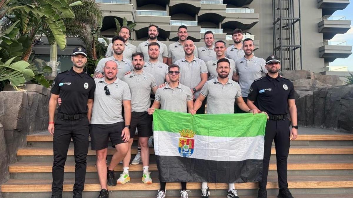Policías locales de Almendralejo en Canarias.