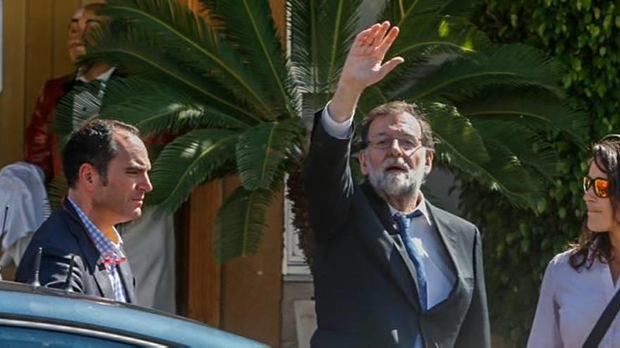 Mariano Rajoy, ahir a la sortida del restaurant on va dinar a Santa Pola
