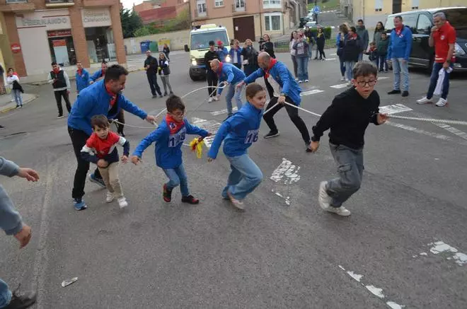 La XXI Carrera del Toro Enmaromado en La Veguilla, en imágenes