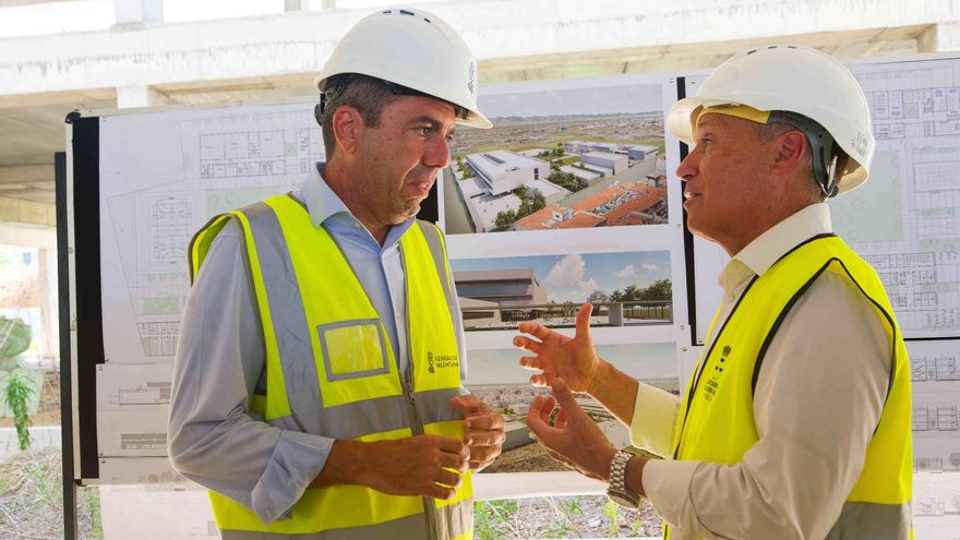 Visita de Mazón al futuro IES Jaume I de Burriana