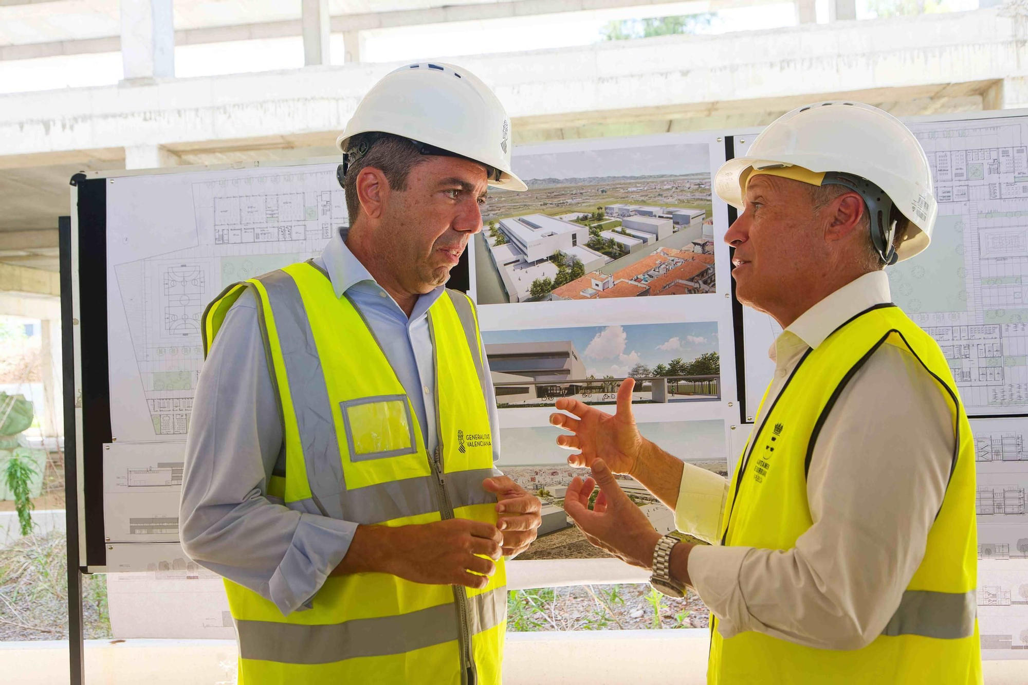 Visita de Mazón al futuro IES Jaume I de Burriana