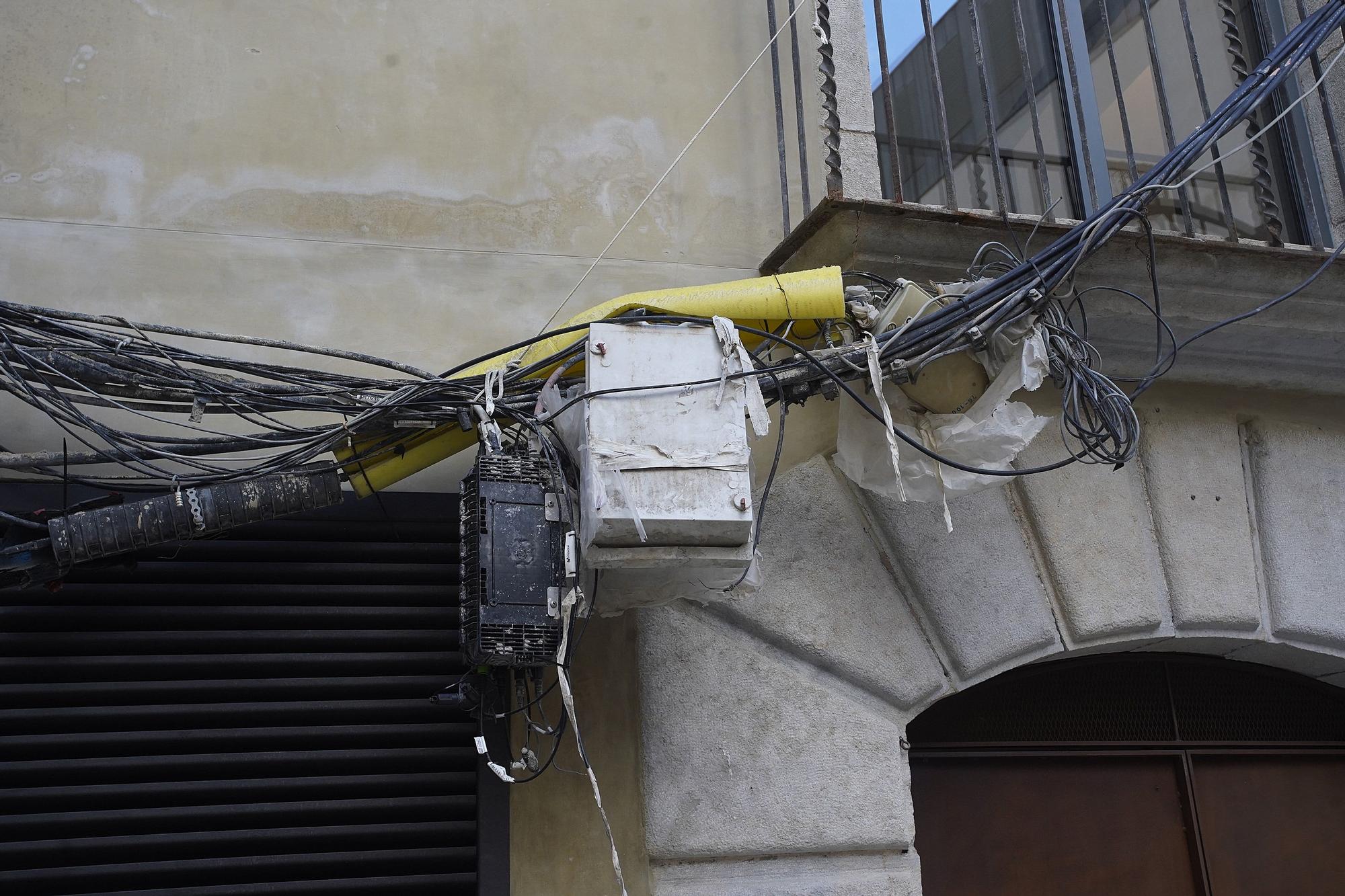 Queixes dels veïns del Barri Vell pel mal estat del cablejat de l'antic cinema Modern